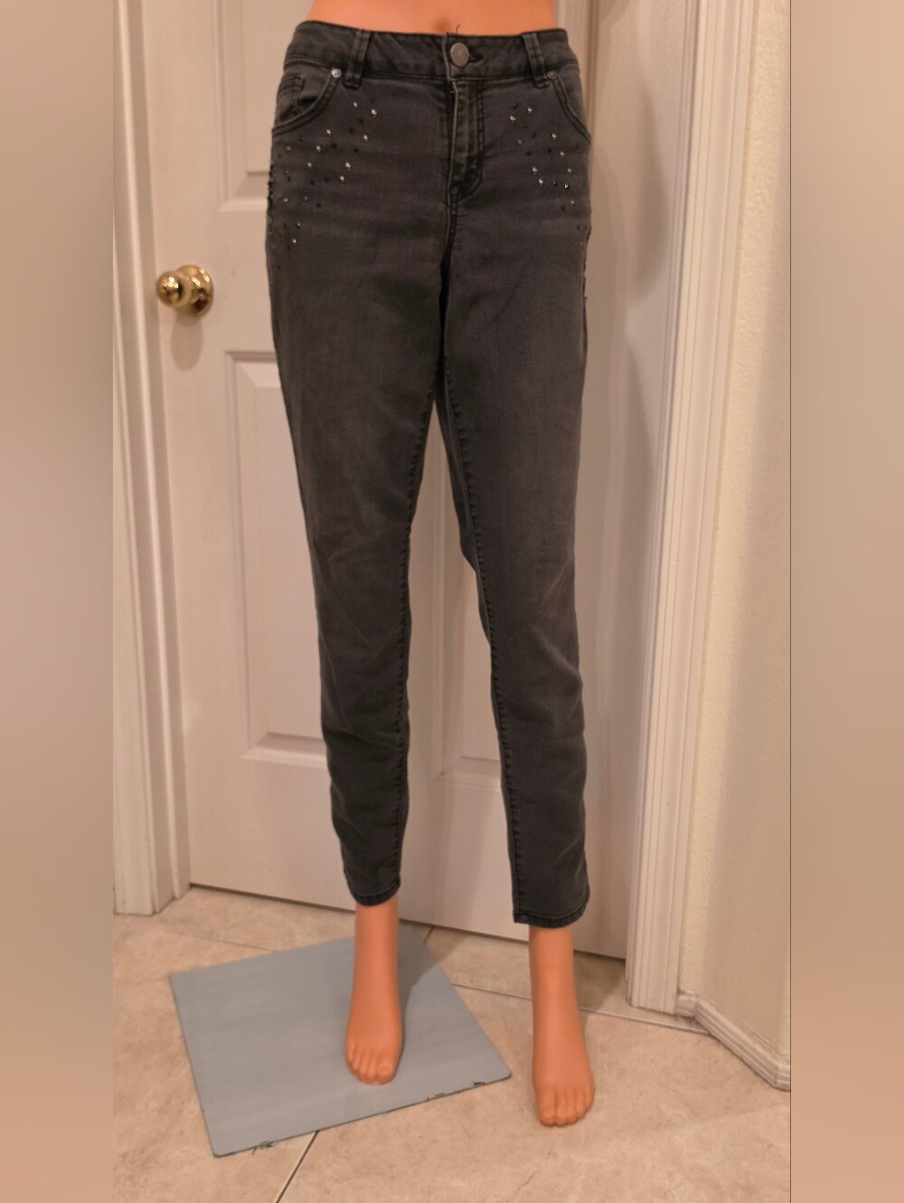 Elegant Black Studded Skinny Jeans